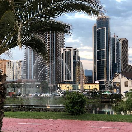 Апартамент У Моря Batum Dış mekan fotoğraf